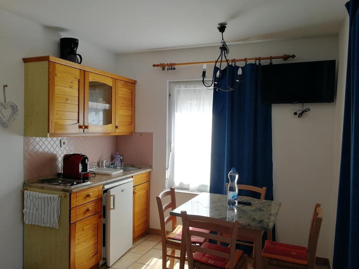 Feszek Apartmanhaz Vonyarcvashegy Εξωτερικό φωτογραφία