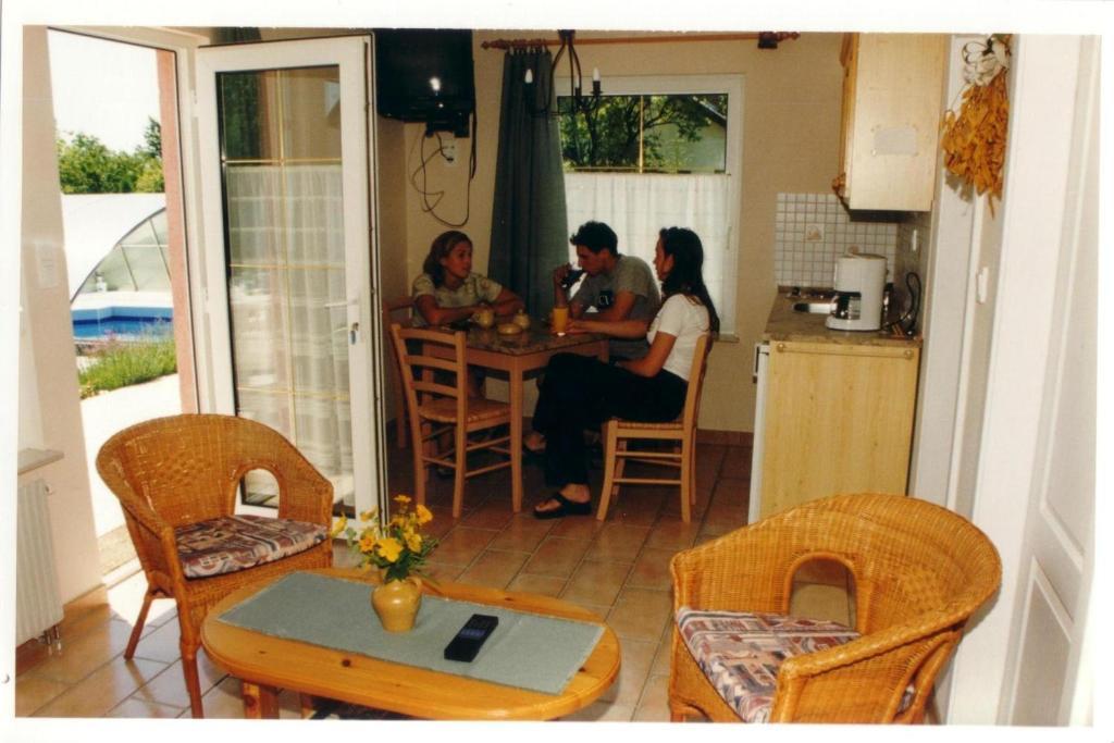 Feszek Apartmanhaz Vonyarcvashegy Εξωτερικό φωτογραφία